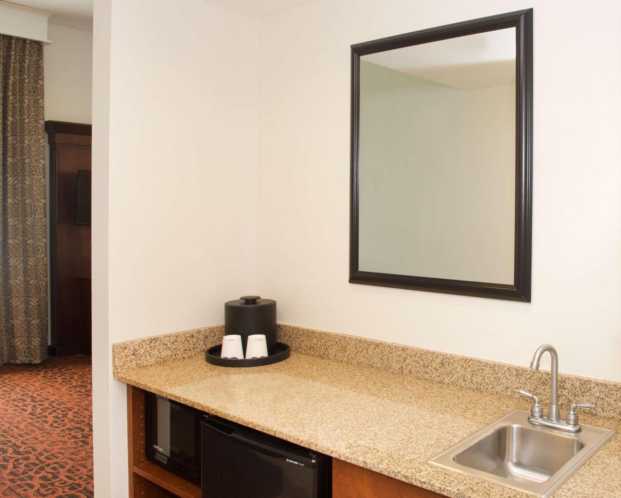 Hampton Inn & Suites Pittsburgh-Meadow Lands Washington Exterior photo